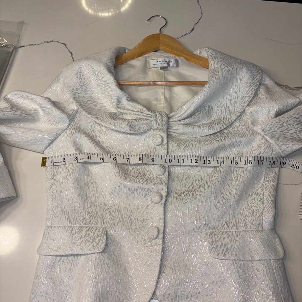 Tahari Ivory Textured Cropped Jacket with Wide Shawl Collar - Picture 7 of 9